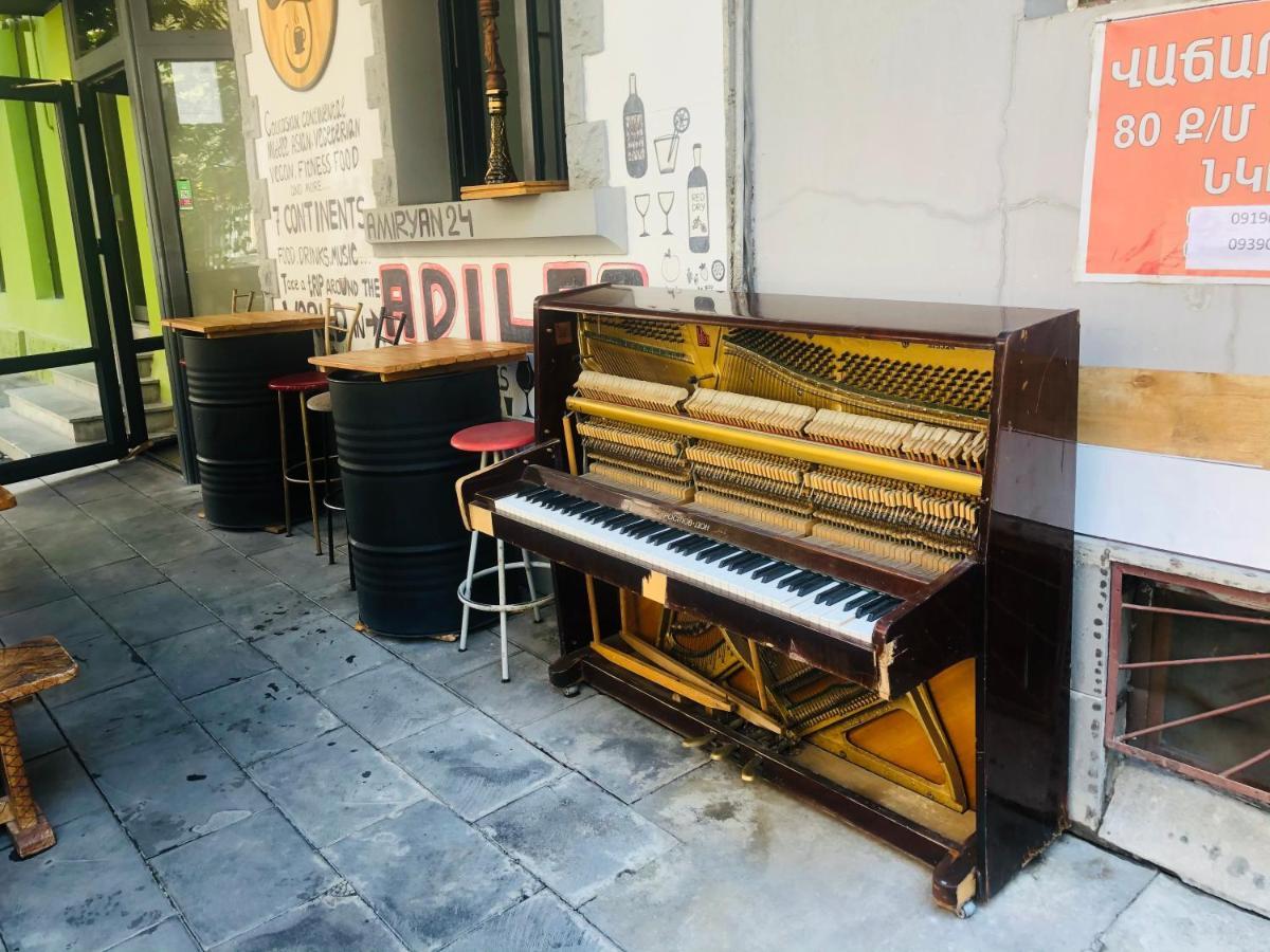 Sev Group Hostel 耶烈万 外观 照片