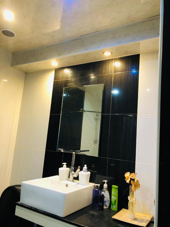 Sev Group Hostel 耶烈万 外观 照片